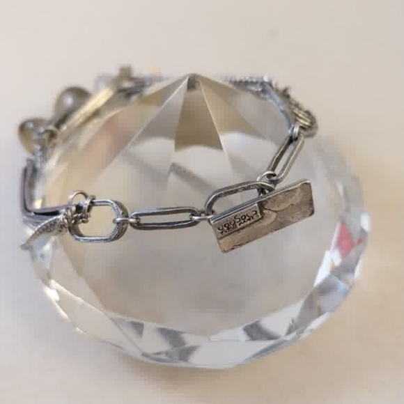 Anne Marie Chagnon Modernist Bracelet with Olive and Cream Beads - Picture 2 of 10